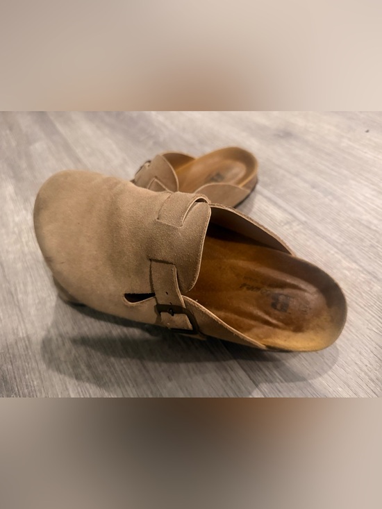 Shoes - Women Size 9 Browns Boston Soft Footbed Suede Clogs - Gently Used